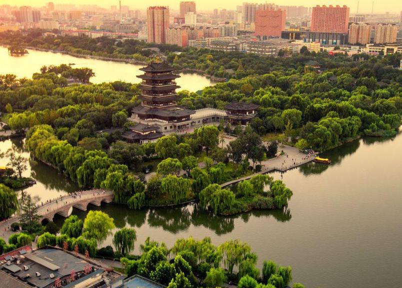 大明湖全景