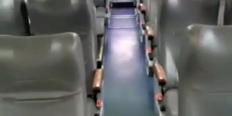 0596，宇通，2+1半卧（5年以上车），39座内饰