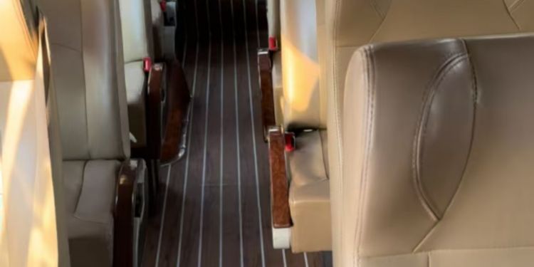 5985，晶马，26座内饰