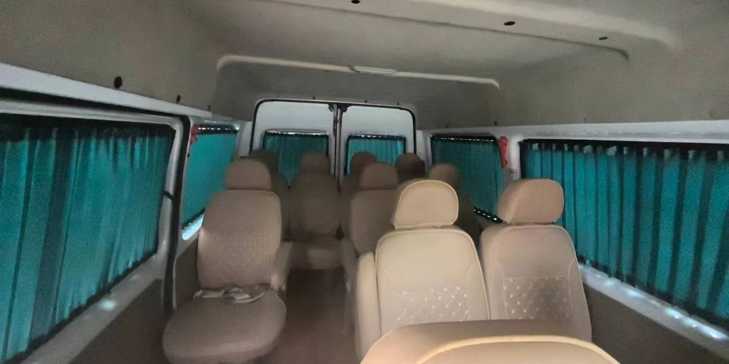 0956，宇通，13-15座内饰
