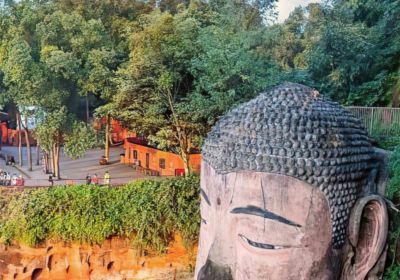 乐山大佛之旅：历史探寻与便捷出行攻略