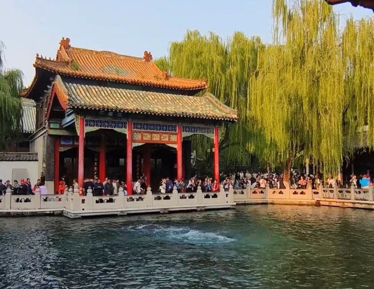济南好玩的旅游去哪里？泉水、古城、美景一次玩个够！